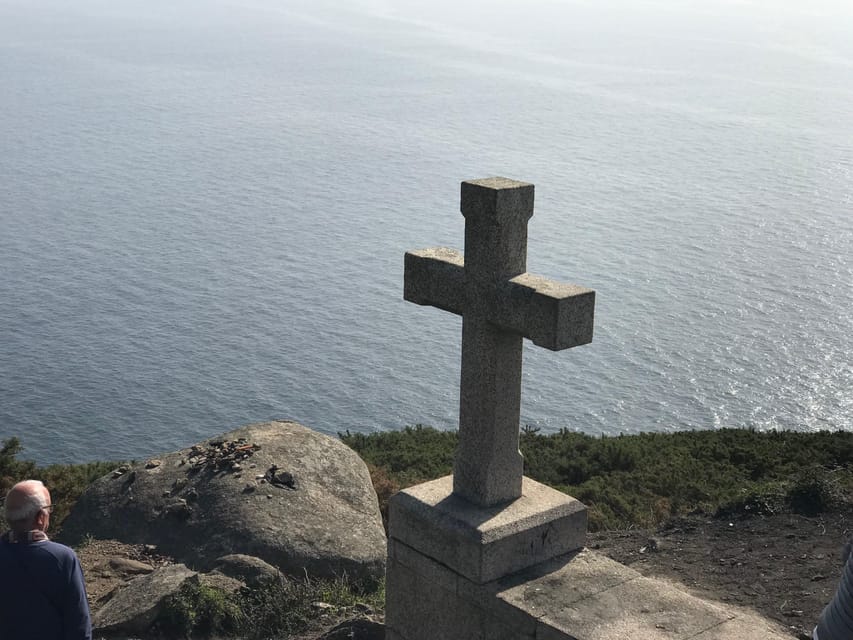 Finisterre Express: the route to the end of the world - Muxía: legends by the sea and Celtic threads