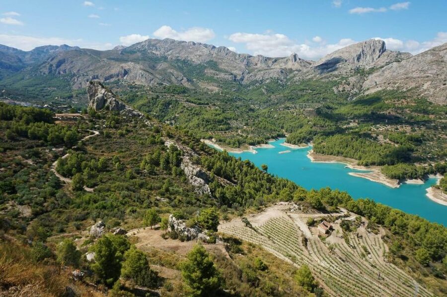 From Alicante/Benidorm: Guadalest & Algar Waterfalls Tour - The coach ride to Guadalest: how the guide turns travel time into value