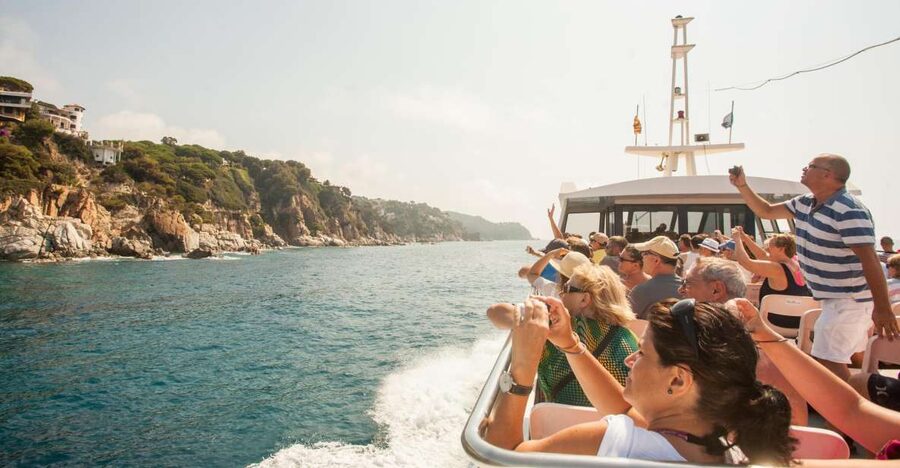 From Barcelona: Costa Brava Day Tour with Boat Trip - Getting There: Barcelona Nord to Lloret de Mar, Without Stress