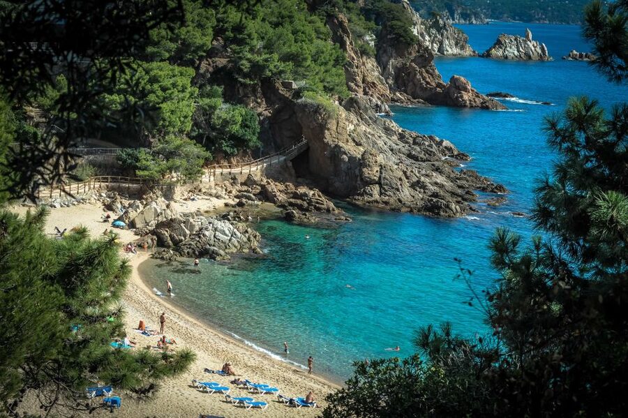 From Barcelona: Costa Brava Day Tour with Lunch - Lunch in a Family Restaurant, Sangria Included