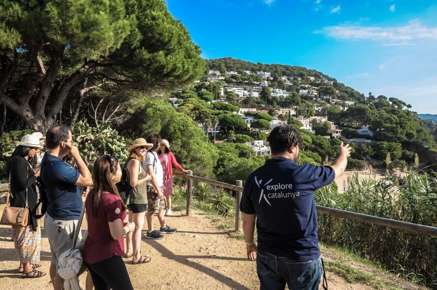 From Barcelona: Costa Brava Day Tour with Lunch - Tossa de Mar: Fortified Streets, Lighthouse Views, and Time to Swim