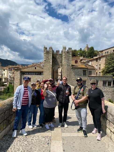 From Barcelona: Girona, Besalú & Medieval Villages Day Trip - Food breaks when lunch is optional: what to plan, what to order