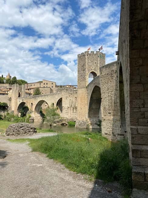 From Barcelona: Girona, Besalú & Medieval Villages Day Trip - Besalú on foot: Romanesque bridge, Sant Pere, and the Miqvé