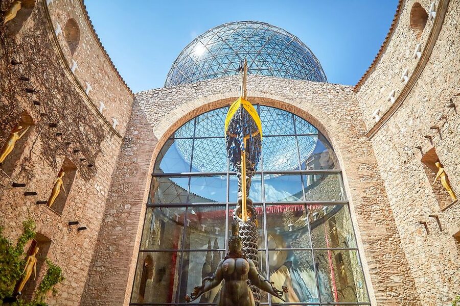 From Barcelona: Girona&Dalí Museum Day Trip with Small Group - Girona break time: how to use your 1.5 hours well