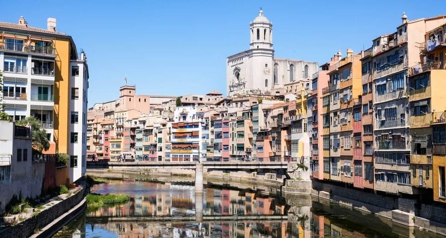 From Barcelona: Girona Guided Tour & Dalí Museum in Figueres - Boarding at Barcelona Nord, then settling in for the ride to Girona