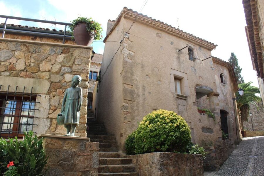 From Barcelona: Tossa de Mar Day Tour with Beach Time - Guides, Tips, and the Value of Getting Oriented