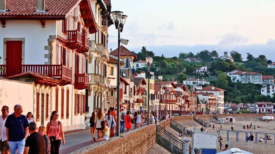From Bilbao: Biarritz, Saint Jean de Luz, San Sebastian Tour - Saint-Jean-de-Luz: narrow streets, port energy, and a calmer pace