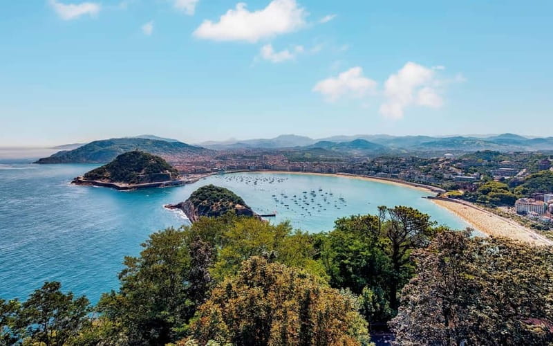 From Bilbao: Excursion to San Sebastián, Hondarribia, Hendaye, and Getaria - From the Puppy Sculpture in Bilbao to the First Coastal Views