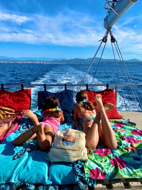 From Dénia/Jávea: Cala Blanca Boat Trip with Jet Ski & Lunch - From Denia or Jávea: How the Morning Shapes the Mood