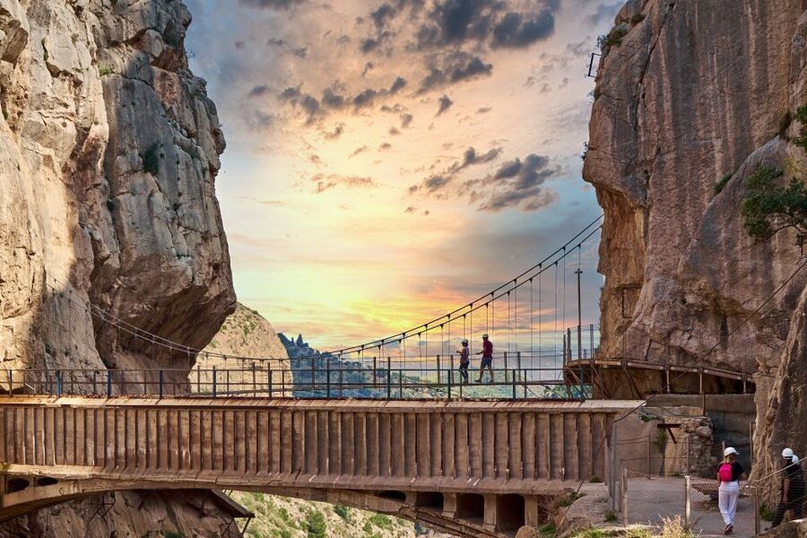From Fuengirola: Caminito del Rey Guided Day Trip - What the guide adds, from engineering to ecology (and keeping you calm)