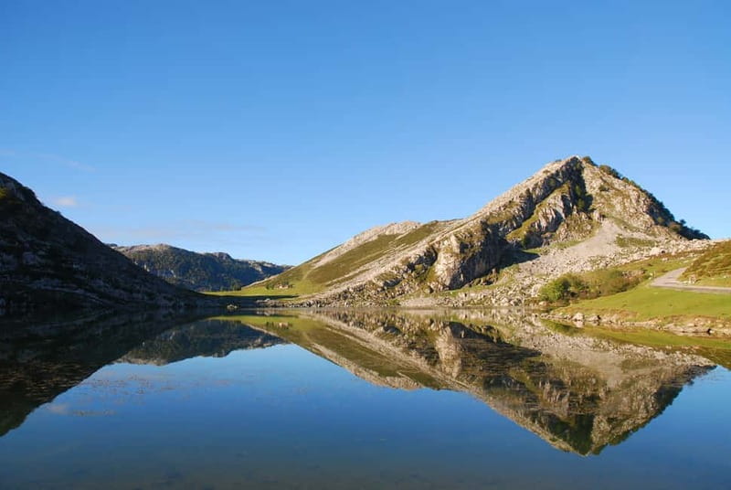 From Gijón: Covadonga Lakes, Cangas de Onís and Lastres - A well-paced Asturias circuit from Gijón