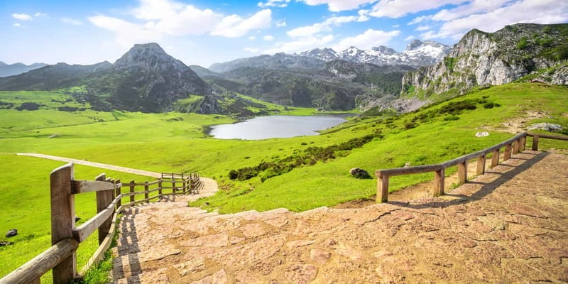 From Gijón: Covadonga Lakes, Cangas de Onís and Lastres - Covadonga Lakes: your best use of 2.5 hours
