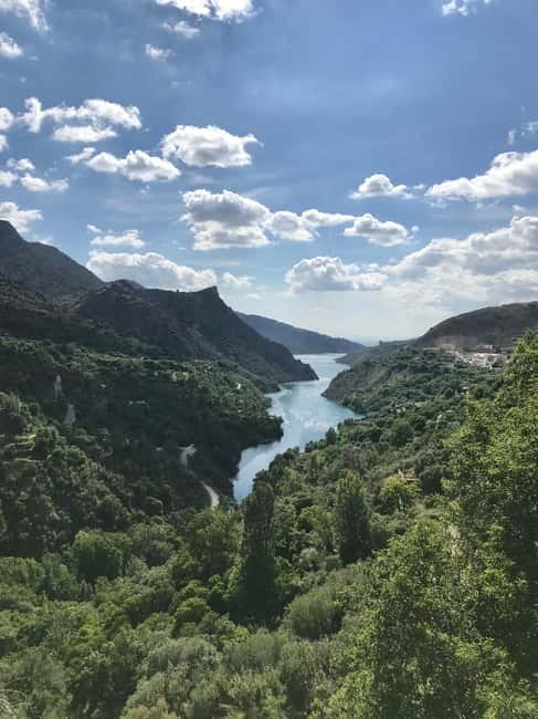 From Granada: Sierra Nevada Safari up to 2500 meters high - Short, easy walks that still feel rewarding