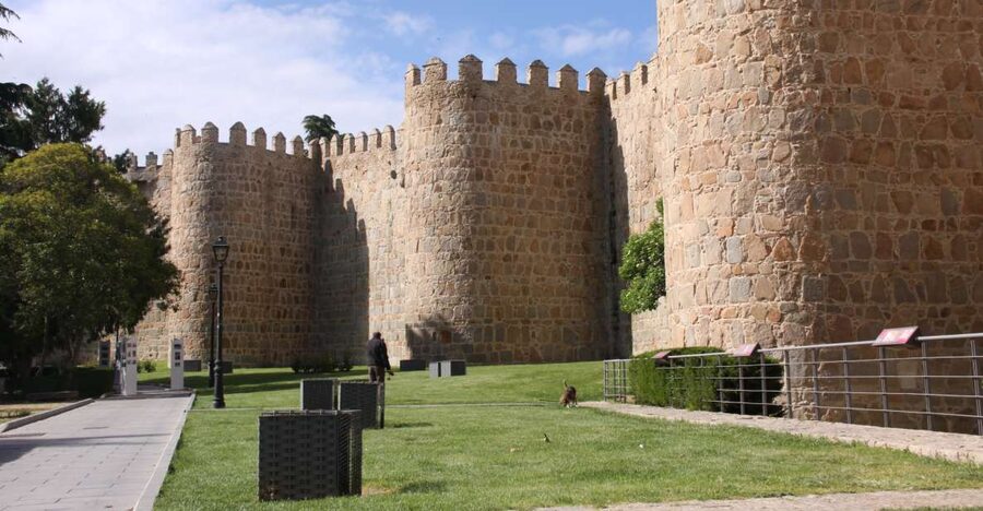 From Madrid: Avila and Segovia Full-Day Tour - Ávila Walls: the photo moment you’ll keep thinking about