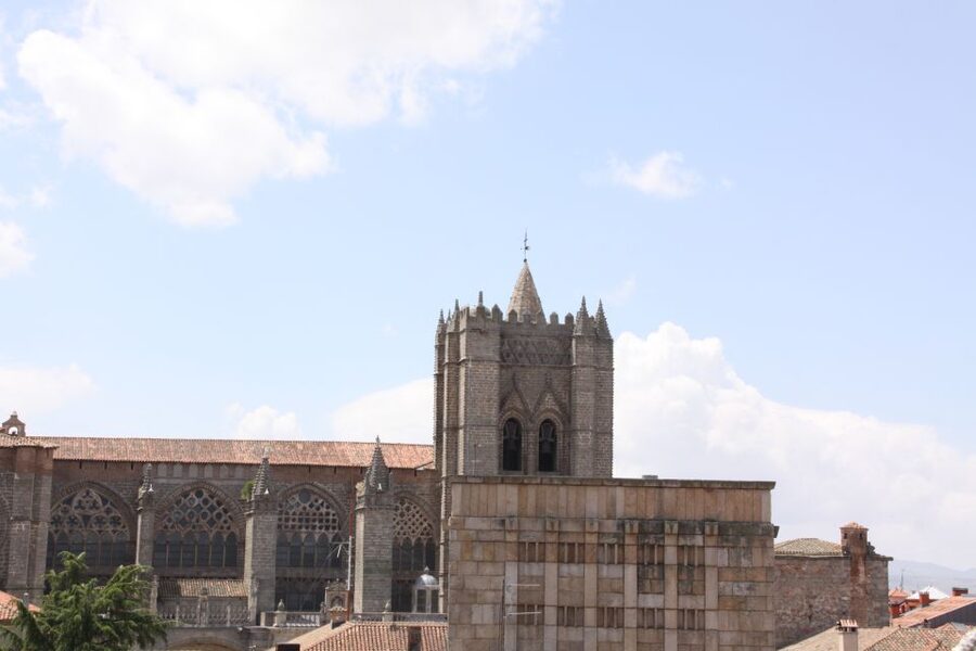 From Madrid: Avila and Segovia Full-Day Tour - Segovia starts with the Roman Aqueduct you can see from afar