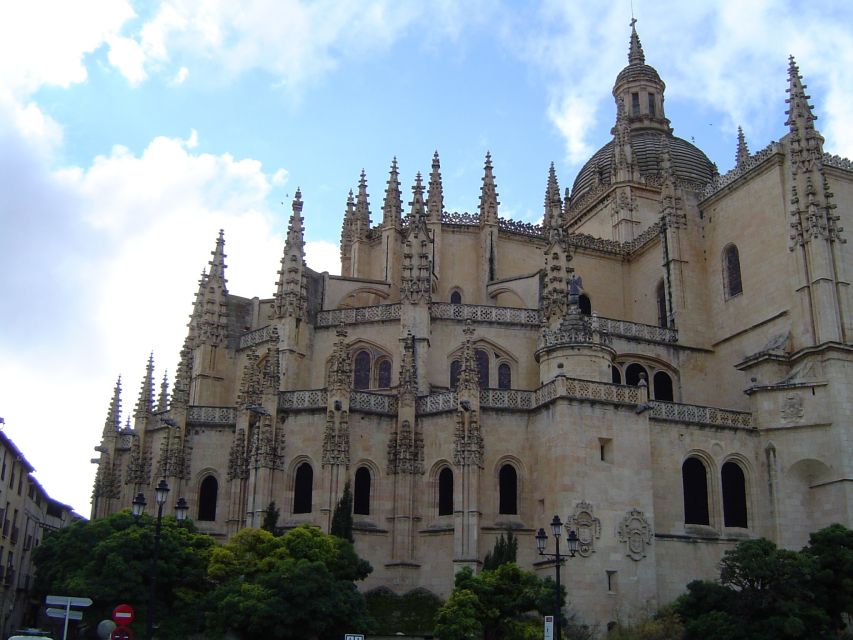 From Madrid: Ávila and Segovia Guided Day Trip - A two-town UNESCO day from Madrid, without the car stress