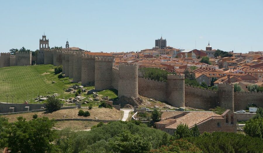 From Madrid: Ávila and Segovia Guided Day Trip - Bilingual guiding: how to enjoy it instead of fighting it