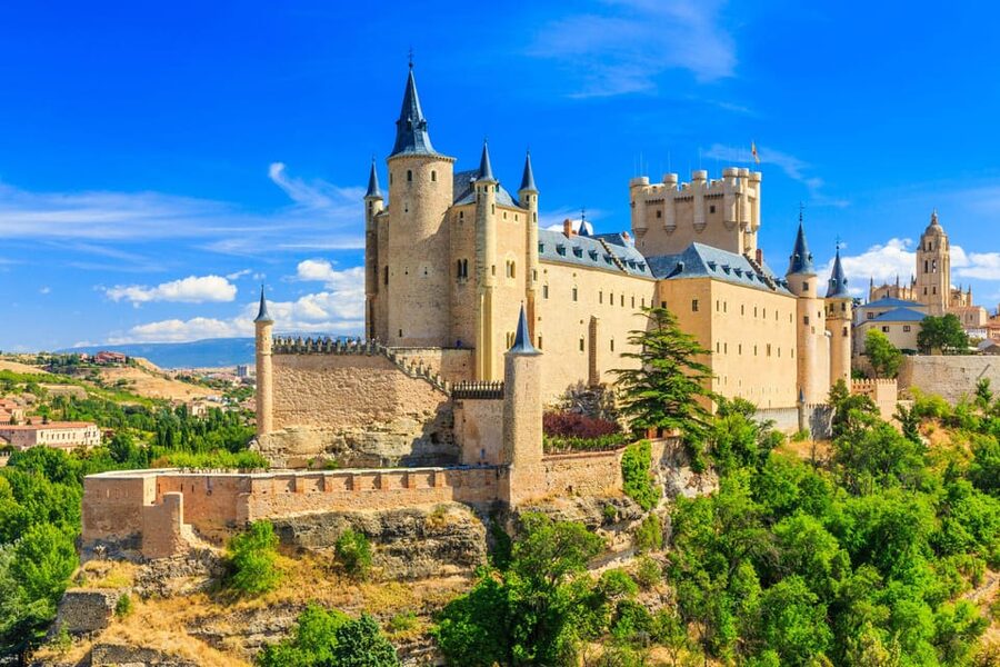 From Madrid: Ávila and Segovia Guided Day Trip - Meeting at Big Bus Madrid and setting your day up right