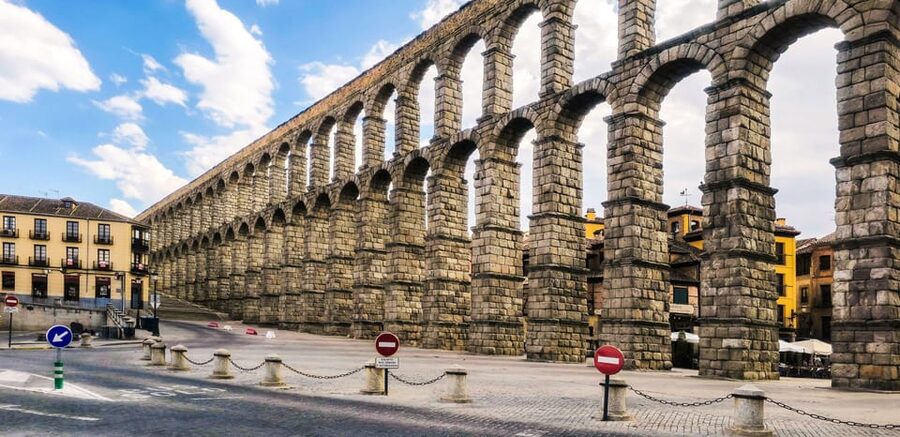 From Madrid: Guided Day Trip to Segovia, optional Alcázar - Bilingual guides in the real world: why it helps