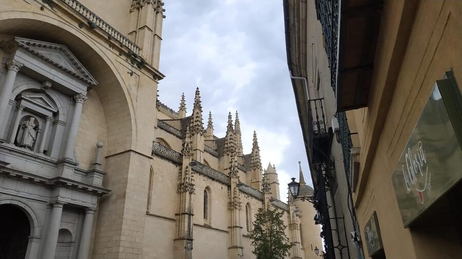 From Madrid: Half-Day or Full-Day Trip to Segovia - Alcázar de Segovia: castle vibes and smart photo timing
