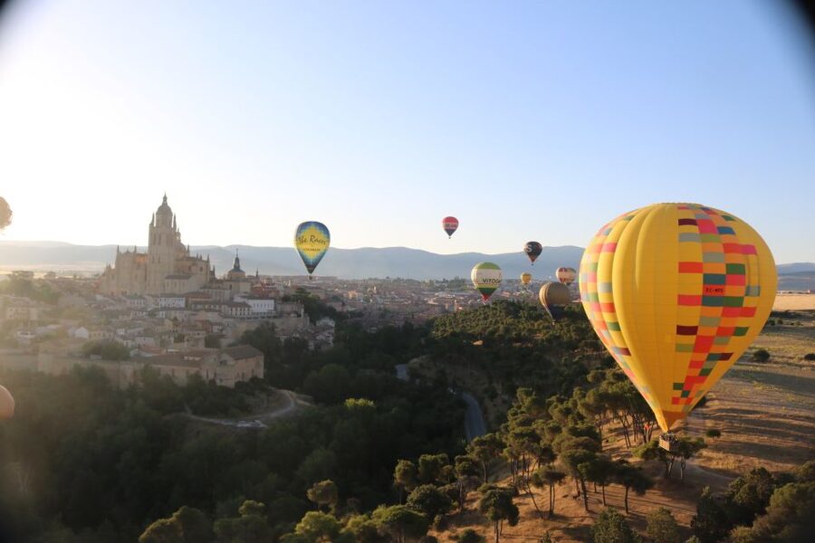 From Madrid: Hot Air Balloon over Segovia with Transfer - The 10-minute safety briefing, plus how the crew talks you through it