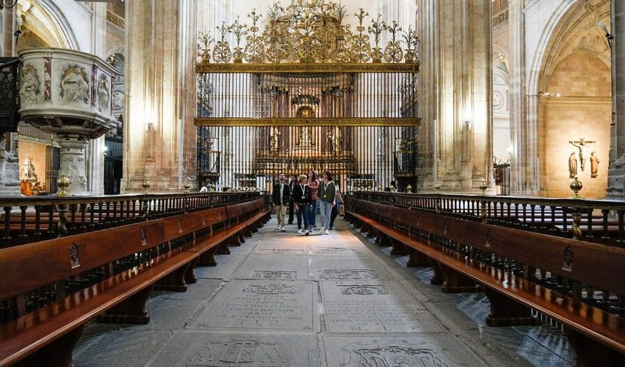 From Madrid: Segovia Tour with Cathedral and Alcazar Entry - Alcázar of Segovia: where the fairytale look meets real medieval scale