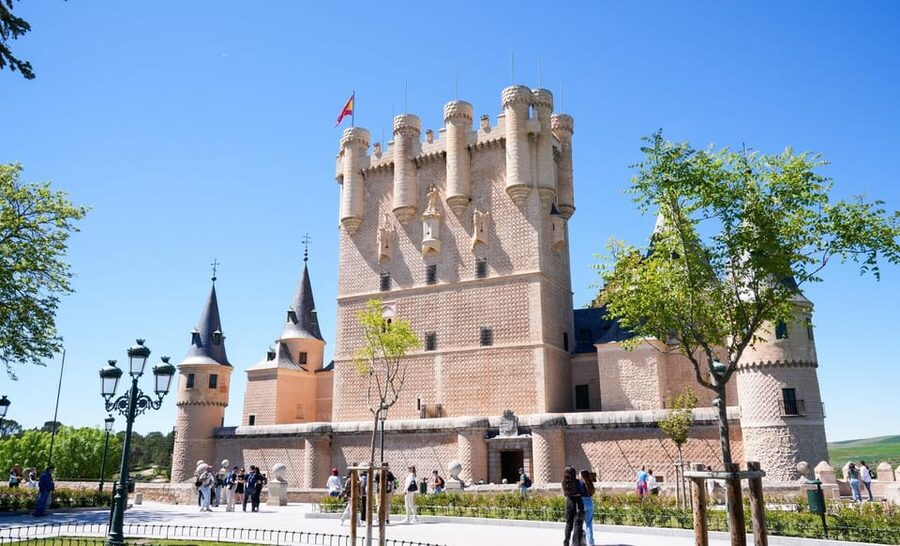 From Madrid: Segovia Tour with Cathedral and Alcazar Entry - Aqueduct of Segovia to Casa de los Picos: the guided start you shouldn’t skip