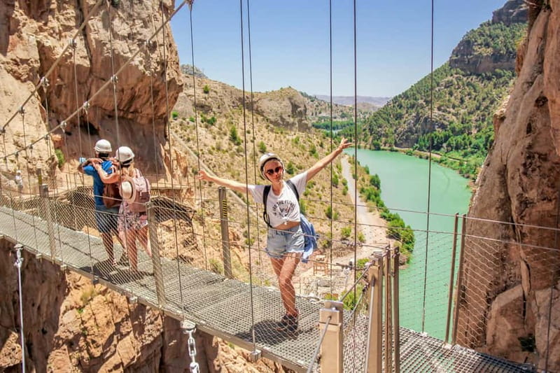 From Málaga: Caminito del Rey Day Trip & Guided Tour - Getting to the start in Málaga: Av. de Cervantes, 4, then the coach