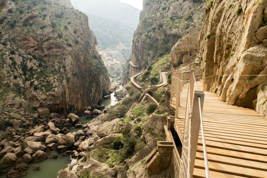From Málaga: Caminito del Rey Small-Group Tour with Picnic - From Málaga to the Conde del Guadalhorce dam, the day starts rolling
