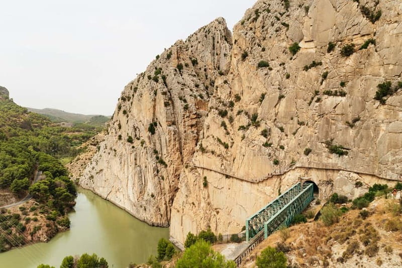 From Málaga & Costa del Sol: Caminito del Rey Guided Tour - What to bring (and how to avoid getting stuck at check-in)