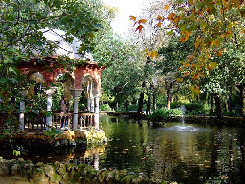 From Malaga: Seville Day Trip and Optional Monument Tickets - Your 5 free hours in Seville: Santa Cruz at your own pace