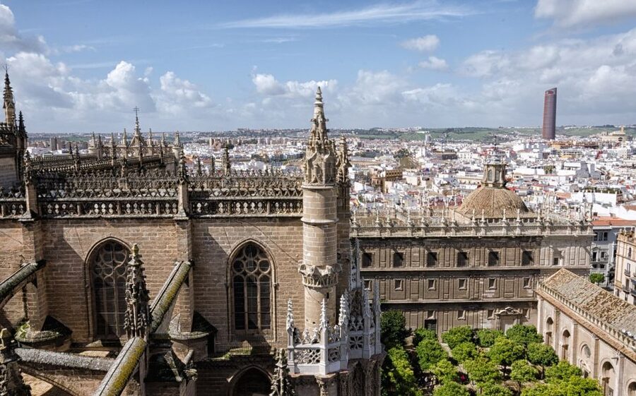 From Malaga: Seville Day Trip and Optional Monument Tickets - Santa Cruz, Triana, and the walk-smart route you can follow