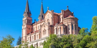 From Oviedo: Covadonga Lakes, Cangas de Onís, and Lastres