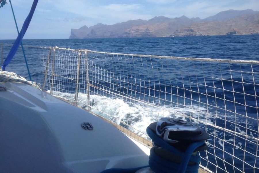 From Puerto de Mogán: Sailboat Trip with Food and Drinks - How the sail segments work: pacing you can feel