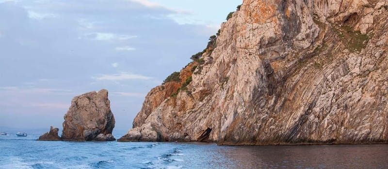 From Roses: Cruise on Costa Brava to Cadaqués - Cap Norfeu and the cliff-and-cove rhythm of Costa Brava