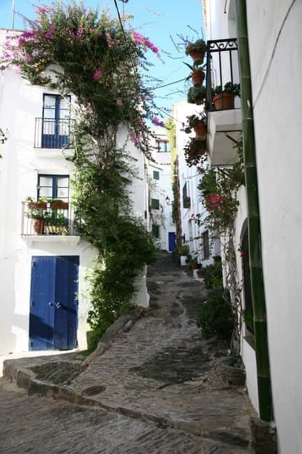 From Roses: Cruise on Costa Brava to Cadaqués - Arriving in Cadaqués by water, Dalí’s white town from the beach