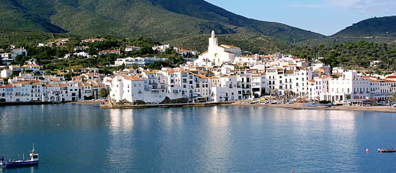 From Roses: Cruise on Costa Brava to Cadaqués - Leaving Roses, spotting Cap de Creus landmarks as the narration rolls