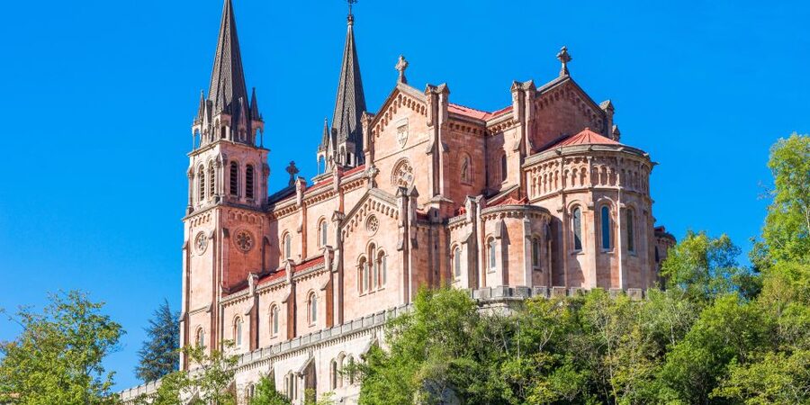 From Santander or Llanes: Covadonga Lakes & Cangas de Onis - From Santander on the road to the Picos de Europa