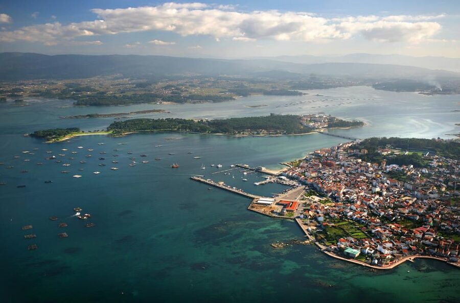 From Santiago: Tour to Rias Baixas with Boat Trip and Winery - Walking, heat, and pacing: how to plan your body for this 9.5-hour day