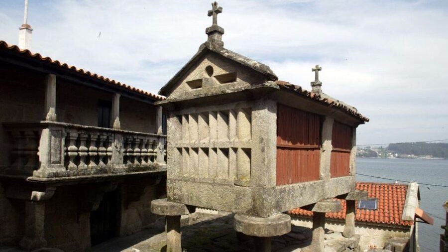 From Santiago: Tour to Rias Baixas with Boat Trip and Winery - Illa da Toxa (Toja): soap factory museum, hot springs vibes, and shell-covered chapel