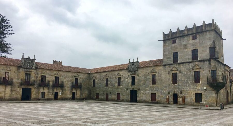 From Santiago: Tour to Rias Baixas with Boat Trip and Winery - Guide and crew impact: the difference between a nice day and a great one