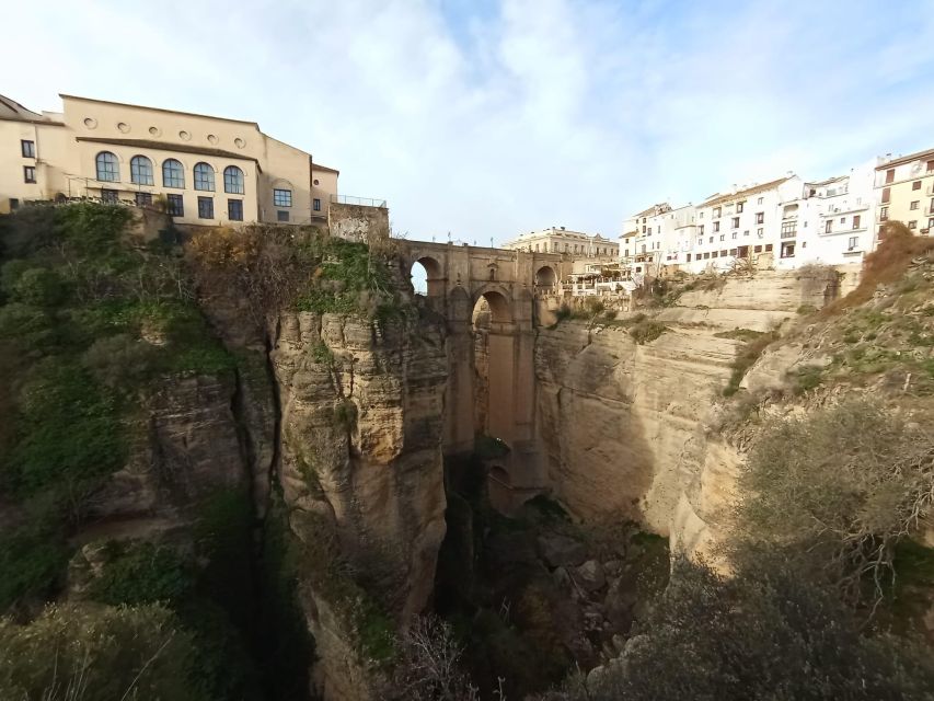 From Seville: Ronda+Setenil de las Bodegas Day Trip - Puente Nuevo and the gorge views: how to time your photos