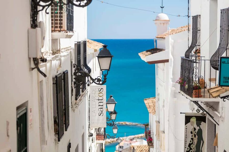 From Valencia: Guadalest, Altea & Algar Waterfalls Day Trip - Altea’s old town and the blue-domed church viewpoint