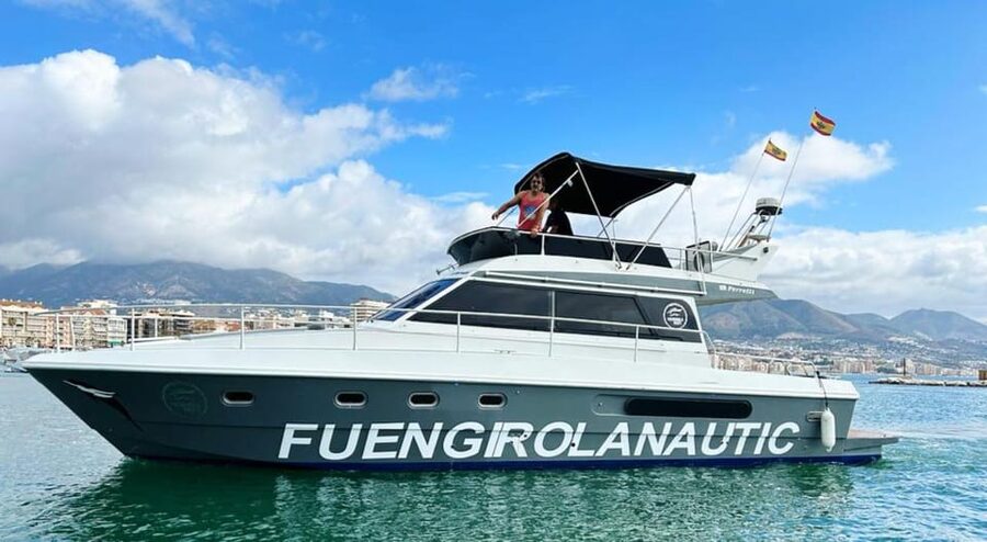 Fuengirola: Dolphin Spotting Tour - Cruising the Fuengirola coastline: where the scenery does real work
