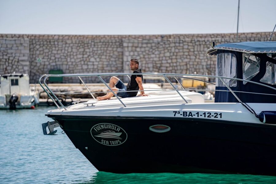 Fuengirola: Luxury Private Boat Rental With Skipper - Drinks and Snacks: What You Get for 2 Hours and Beyond