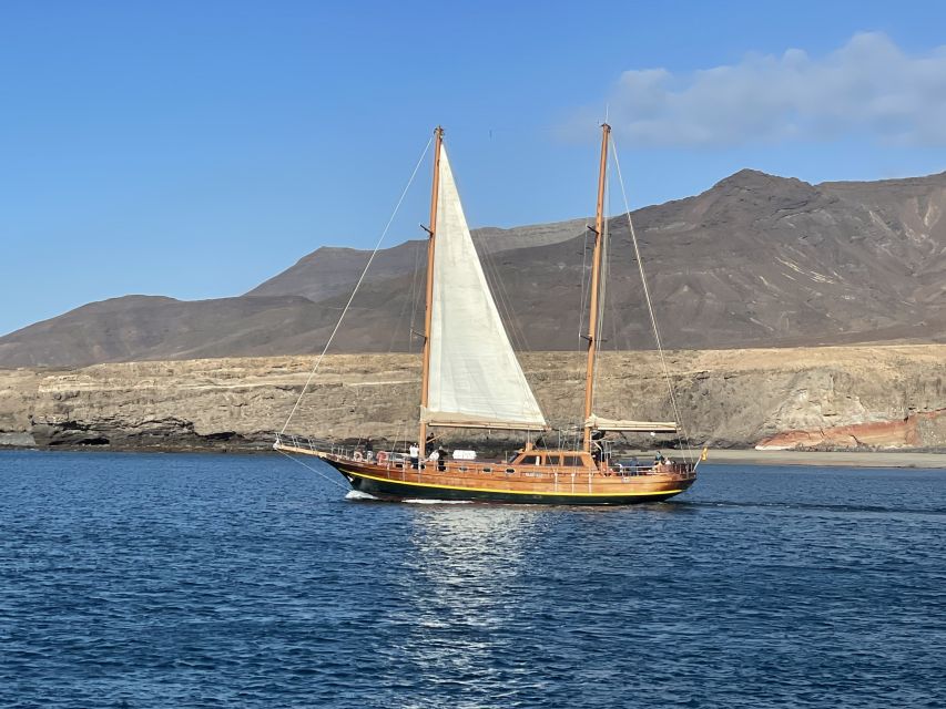 Fuerteventura: Sunset boat trip with DJ, Food & Drinks - A 3-hour sunset sail that actually feels like an evening