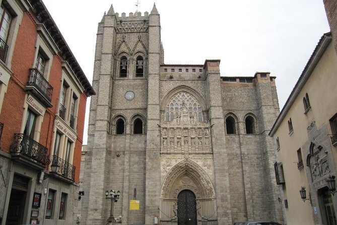 Full Day Tour to Avila & Segovia from Madrid - Segovia Aqueduct: quick, iconic, and UNESCO-level Roman