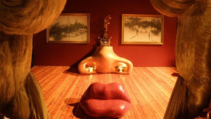 Girona and Figueres Full-Day Tour with Hotel Pick Up - Figueres First: The Dalí Theatre-Museum and the Dalí Triangle