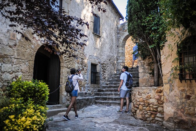 Girona & Costa Brava Small Group Tour From Barcelona with Paella! - Meeting point and timing: how to start smoothly in Barcelona