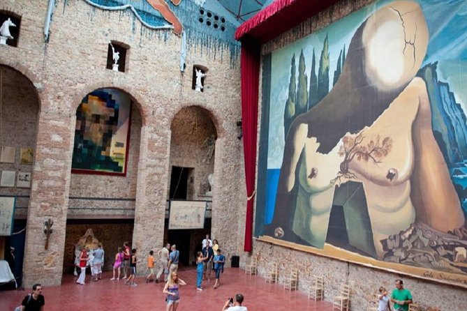 Girona & Dali Museum Small Group Tour with Pick-up from Barcelona - Figueres day: the town that surrounds Dalí